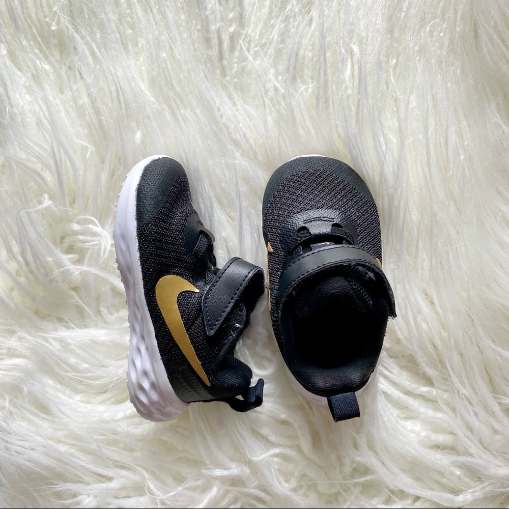 Nike Kids Black and Gold Sneakers